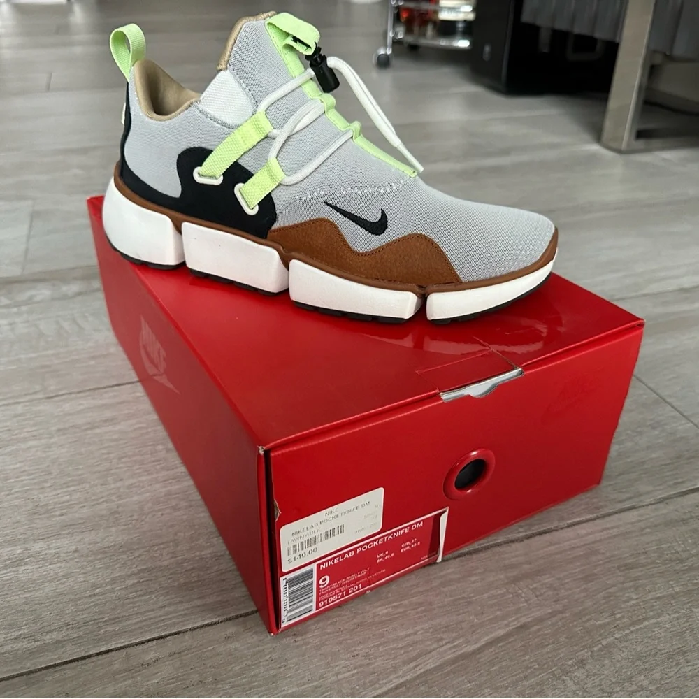 Nike - Picture 1 of 3